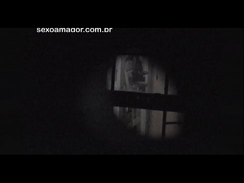 ❤️ Si Blondie sekretong nakuhaan og video sa usa ka voyeur sa kasilinganan nga gitago sa luyo sa mga haw-ang nga tisa ❌ Fucking video  sa amon
