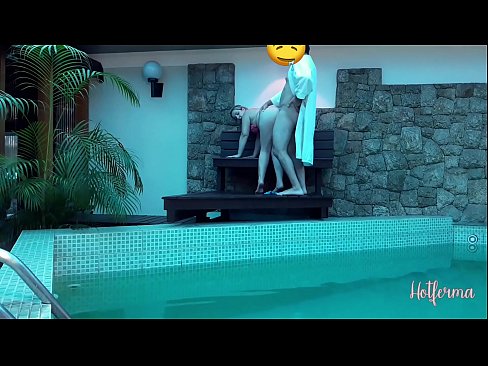 ❤️ Giimbitar sa amo ang katabang sa pool, apan dili makasukol sa init ❌ Fucking video sa amon