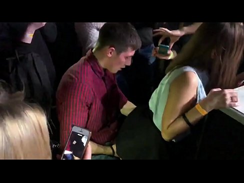 ❤️ Tinuod nga sekso sa usa ka nightclub sa Russia. Ang 18-anyos nga Ruso nga babaye sa anus ug puwerta nakighilawas sa usa ka nightclub ❌ Fucking video sa amon